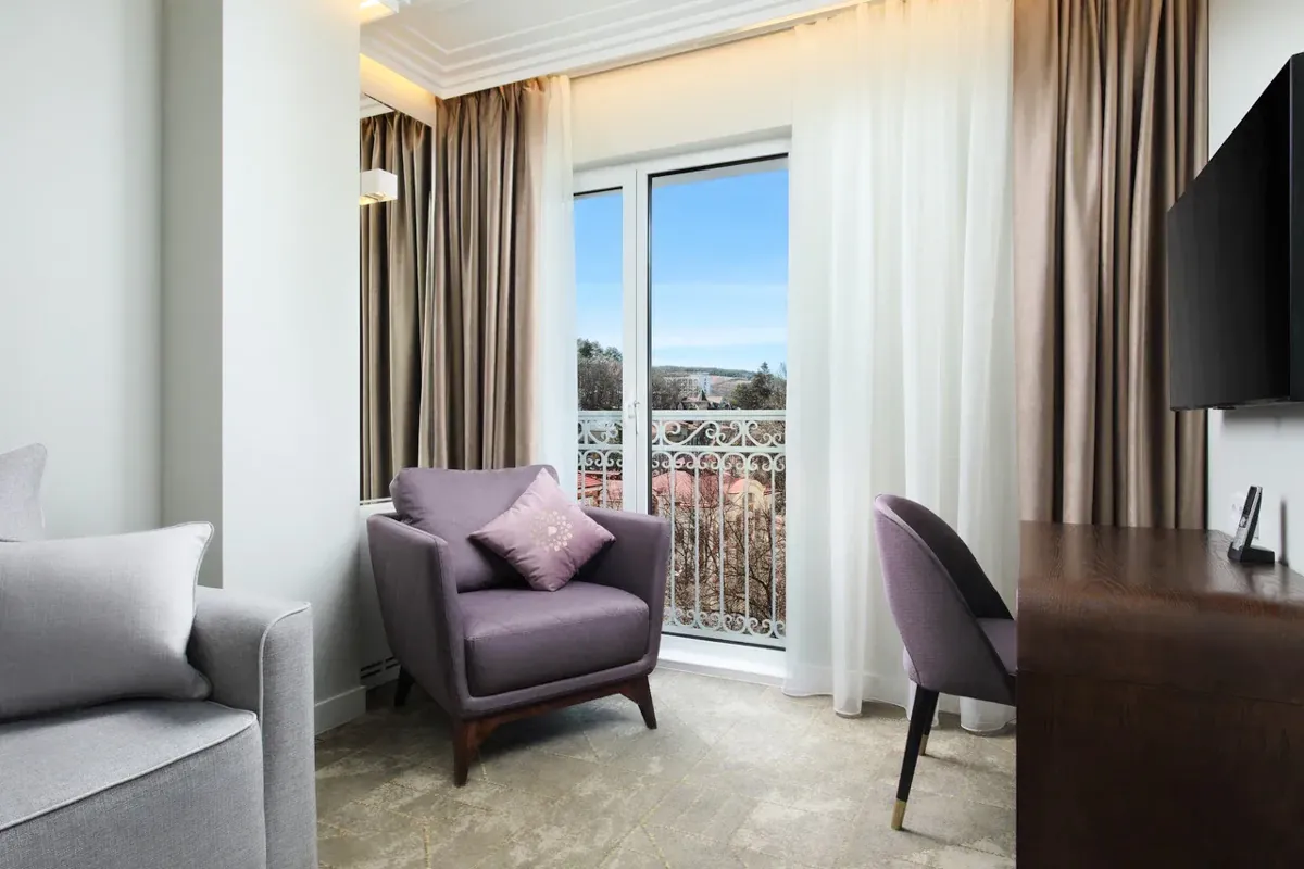 Люкс «Премиум» в санатории «Плаза» в Кисловодске - фотография