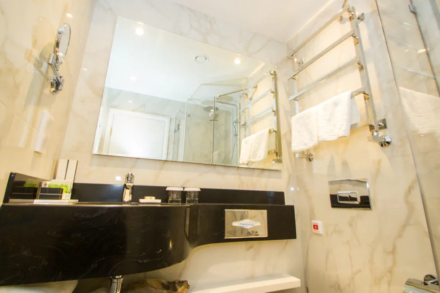 Стандартный двухместный номер в санатории «Плаза» в Кисловодске - фотография