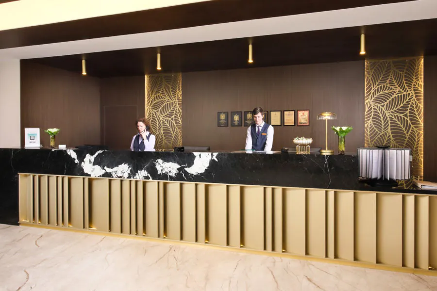 Ресепшен в санатории «Плаза» в Кисловодске - фотография