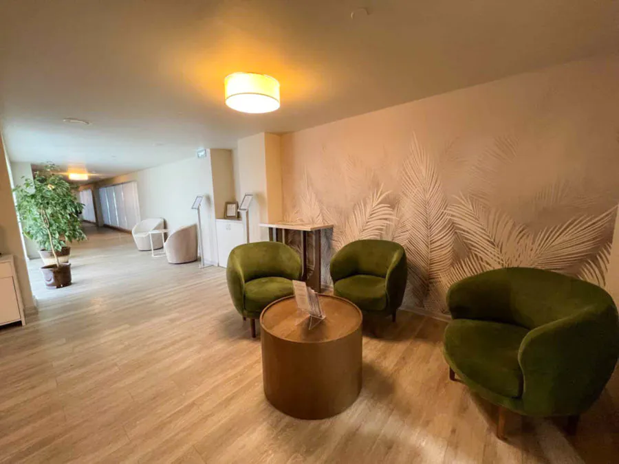 Холл в санатории «Плаза» в Кисловодске - фотография