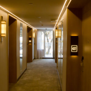 Коридор с номерами в санатории «Плаза» в Кисловодске - фотография