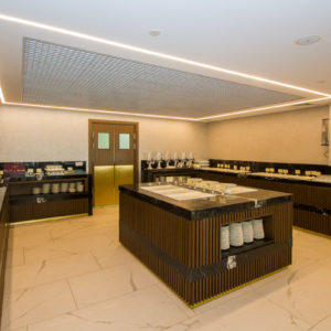 Раздаточный стол в санатории «Плаза» в Кисловодске - фотография