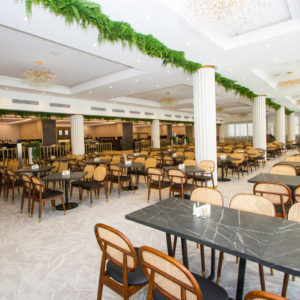 Обеденный зал в санатории «Плаза» в Кисловодске - фотография