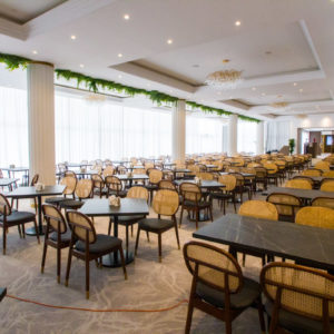 Обеденный зал в санатории «Плаза» в Кисловодске - фотография