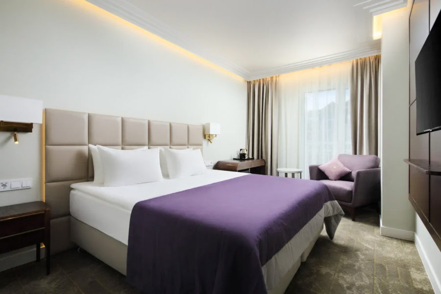 Номер ДеЛюкс в санатории «Плаза» в Кисловодске - фотография